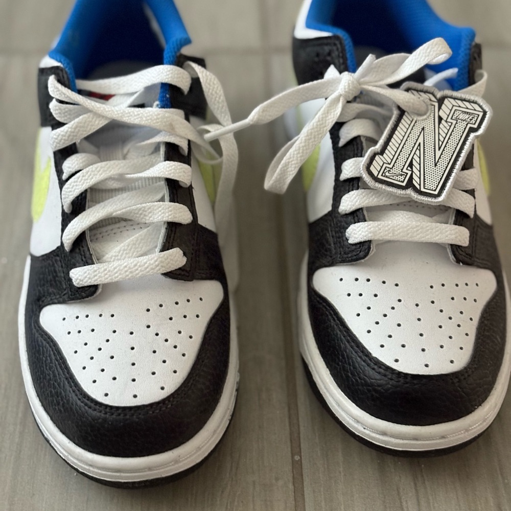 Nike Black and White Sneakers Classic Design